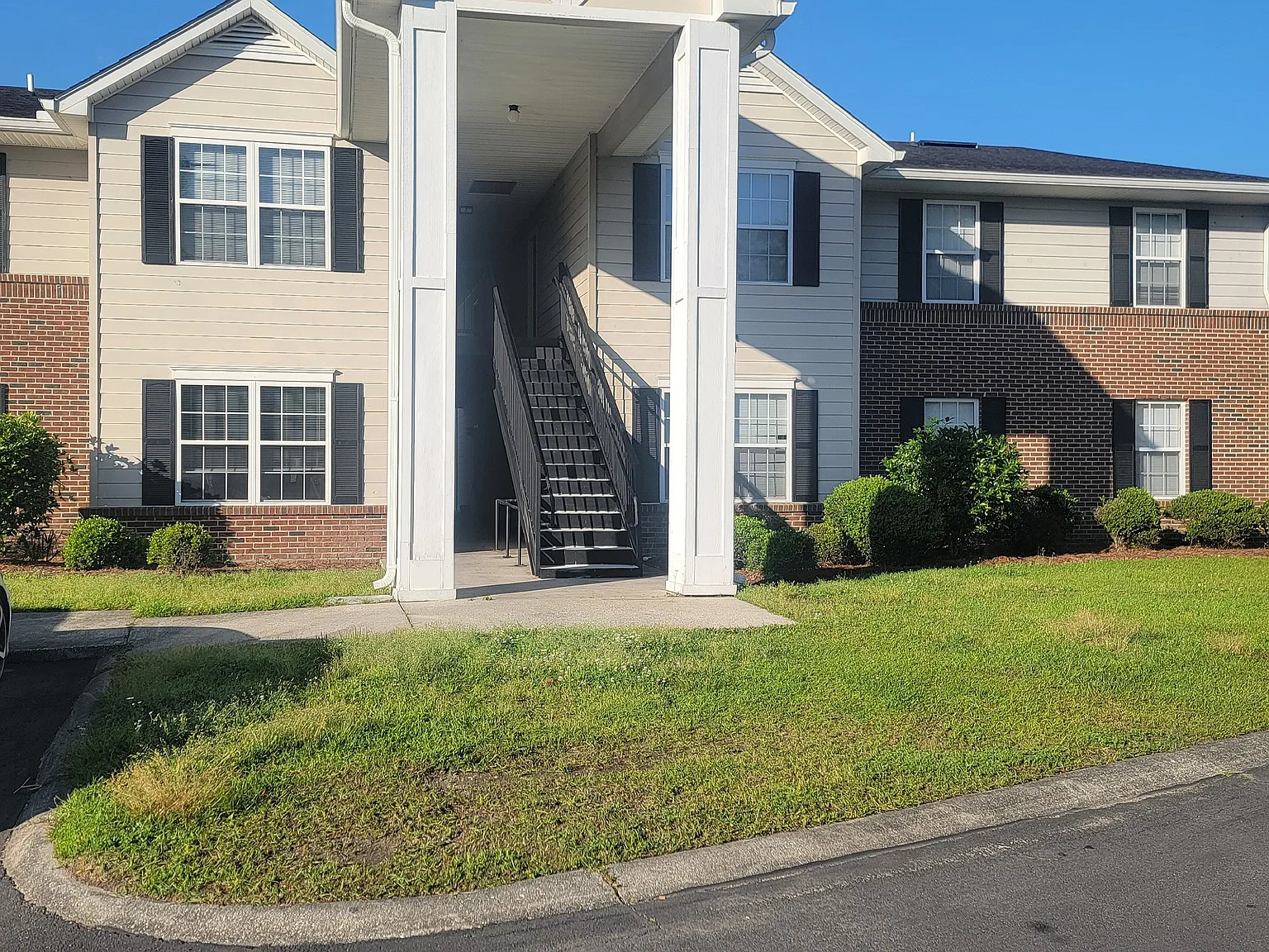 Hickory Knoll — Photo 1
