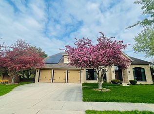 3219 White Eagle Dr, Naperville, IL