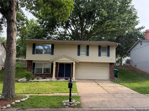 508 Arborwood Dr, Ballwin, MO 63021