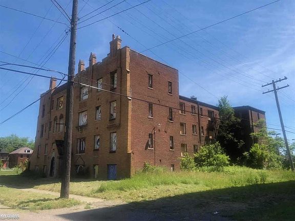 3rd image of 18036 Schoenherr St