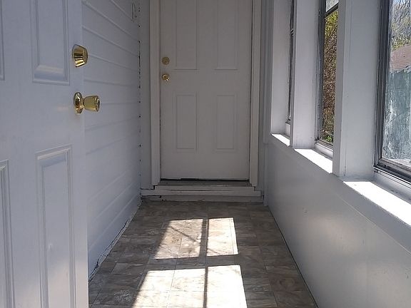 3rd image of 1100 Butternut St