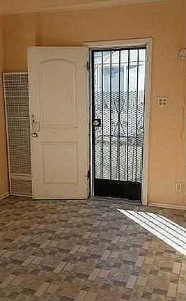 3rd image of 3304 Porter Ave