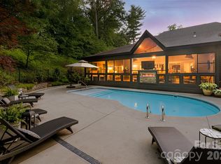 300 White Pine Dr, Hendersonville, NC 28739