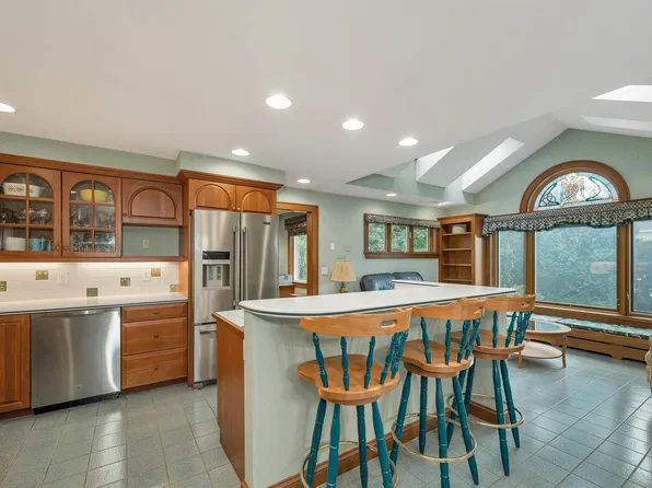 284 Hawthorne Street, Manchester, NH 03104