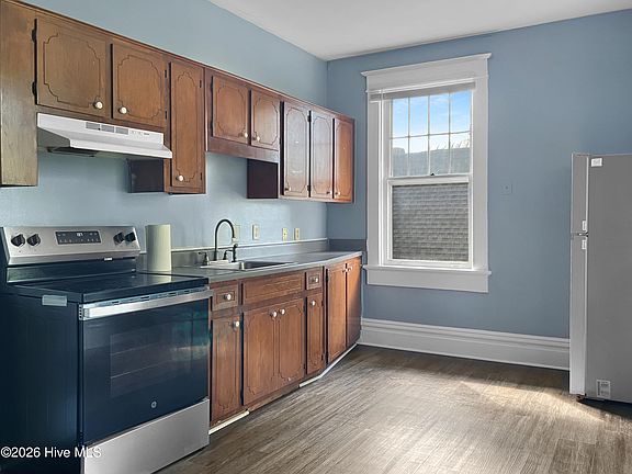 2nd image of 327 Ellis St #B