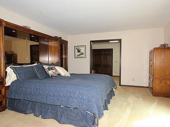 5th image of 6194 Squirrelwoods Ln