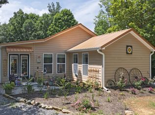 150 4th St, Tellico Plains, TN 37385