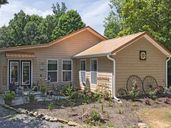 150 4th St, Tellico Plains, TN 37385