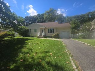 6 Sybil Pl, Smithtown, NY 11787
