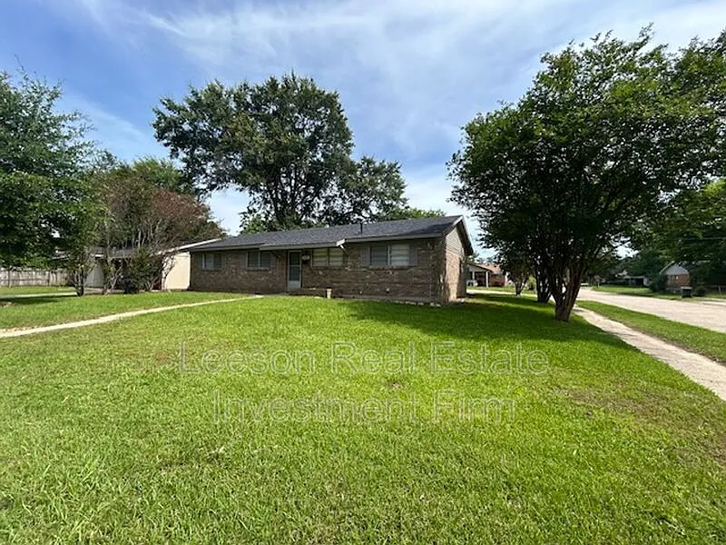 Building Photo - 3437 Red Bud Ln