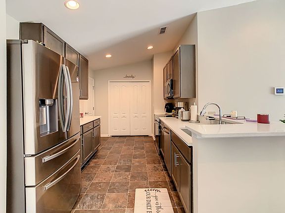 4th image of 276 Arbuthnot St