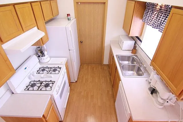 2933 Cedar Glade Dr — Photo 3
