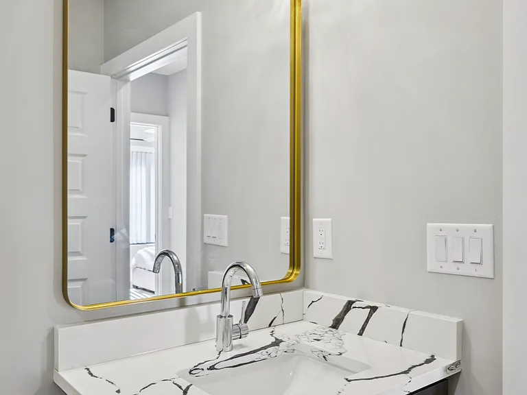The Tucker Luxury Apartments — Photo 38