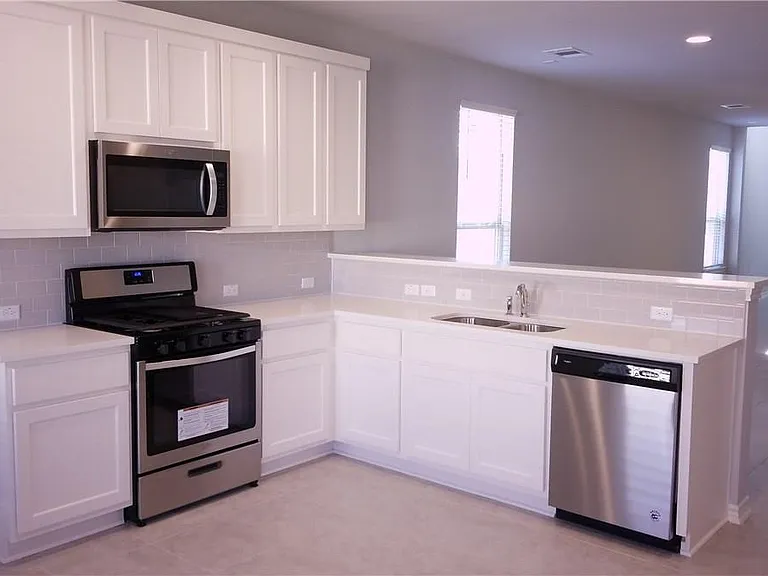 1320 Ambler Dr — Photo 7