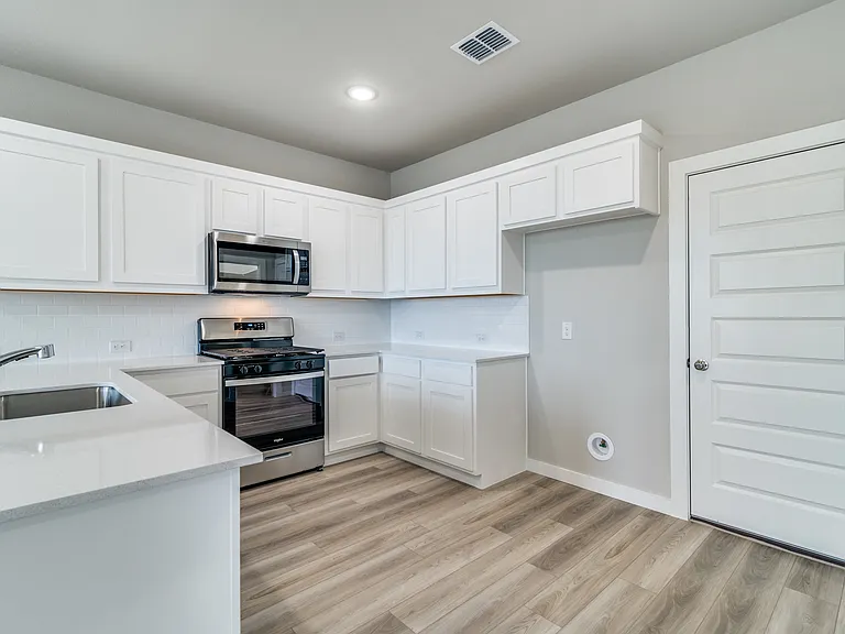2717 Green River Rd — Photo 6