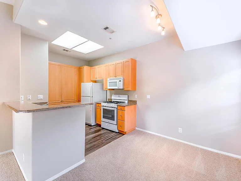 Laurel Canyon Apartment Homes — Photo 26