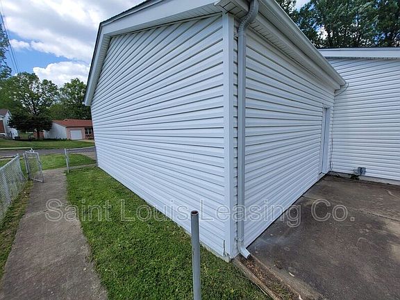 4th image of 10656 Foxlair Dr