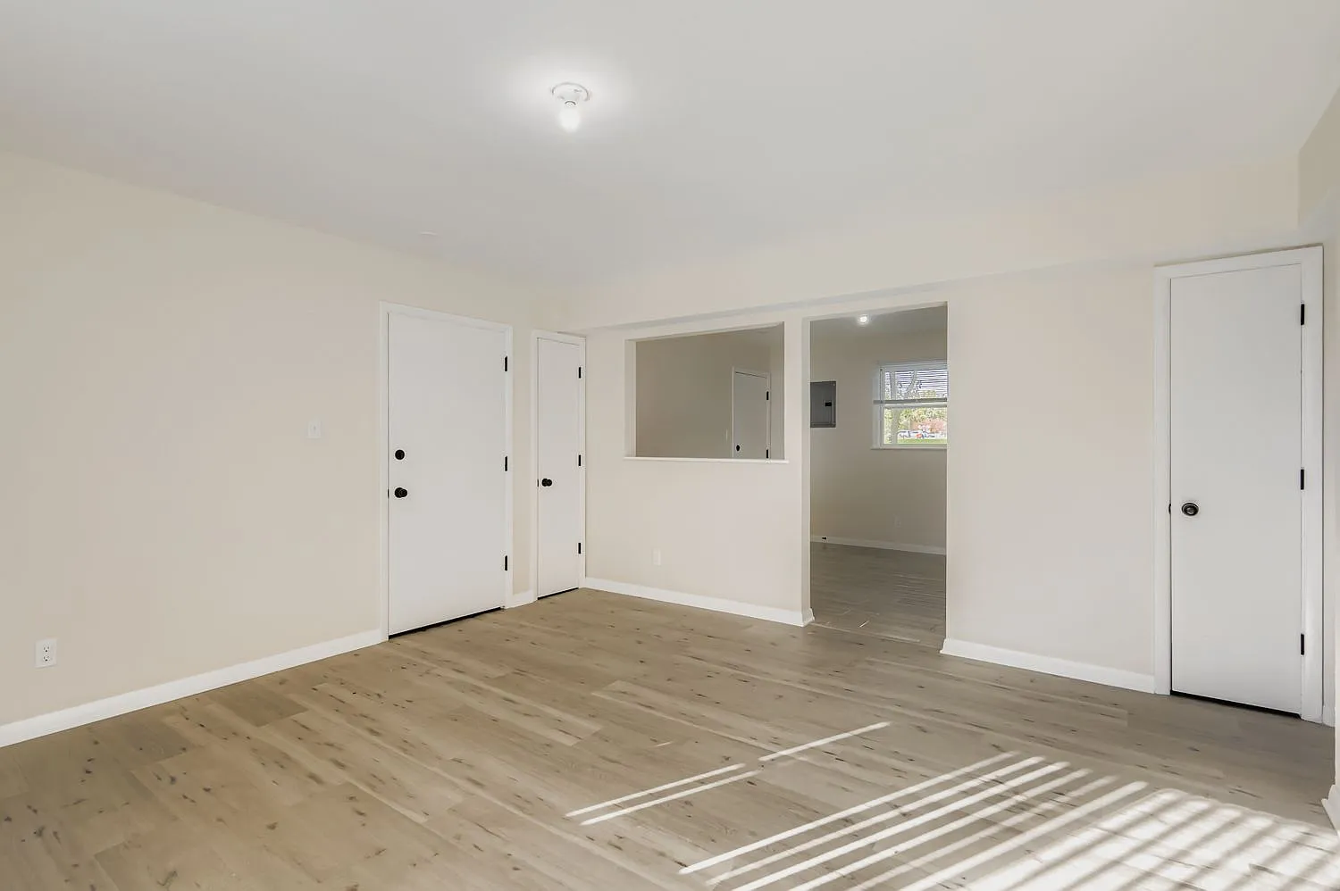 2 bed, 780 sqft, $1,800 — Photo 2