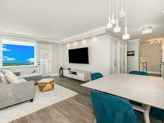 4th image of 5700 Arlington Ave APT 18E