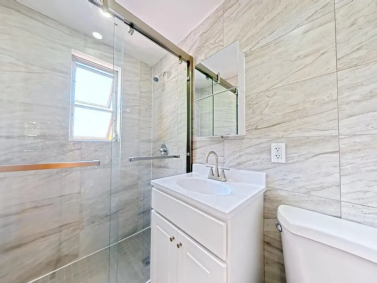 303 Bay 14th St — Photo 6