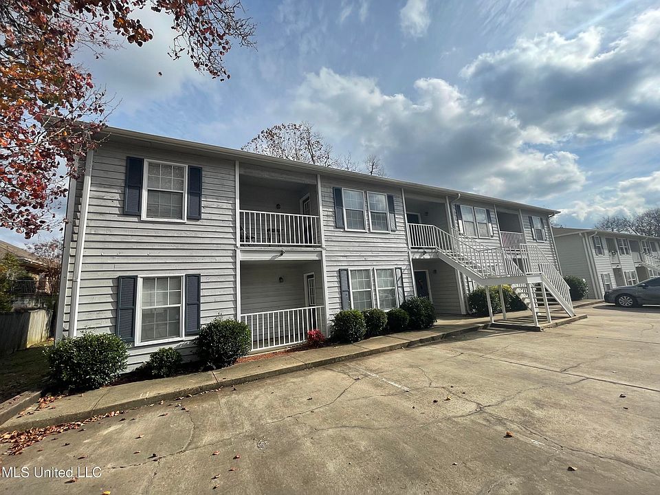 1st image of 300 Carver Dr