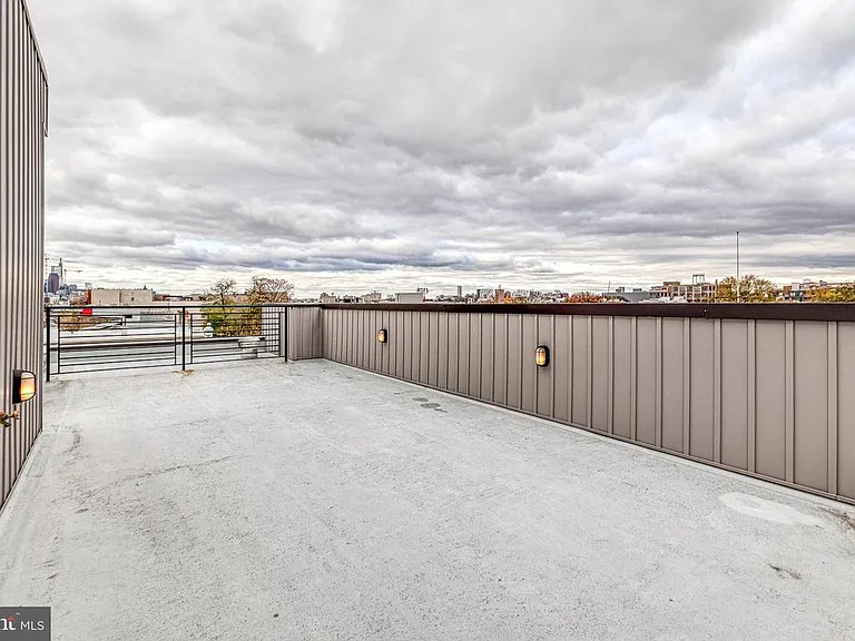 1239 E Palmer St — Photo 24