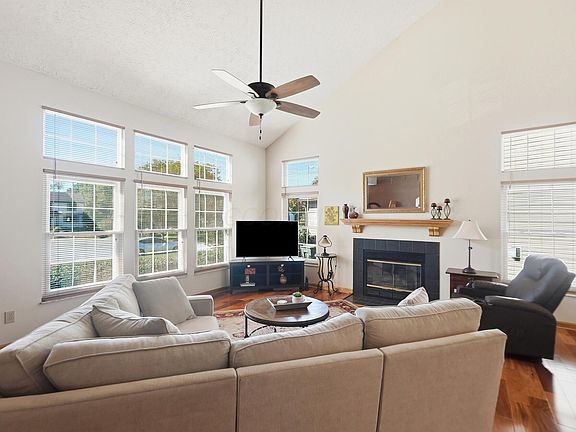 3rd image of 1564 Whitcombe Way