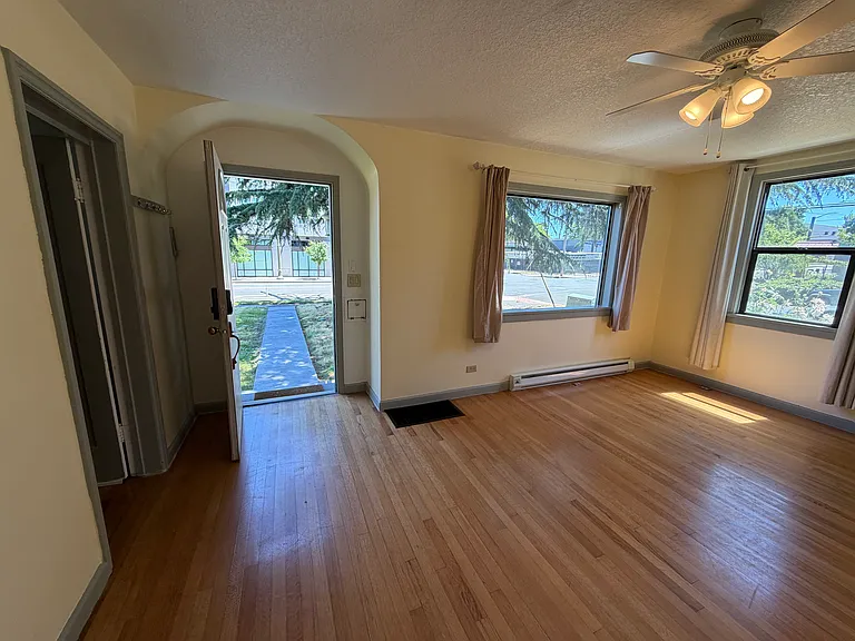 1600 Columbia St — Photo 20