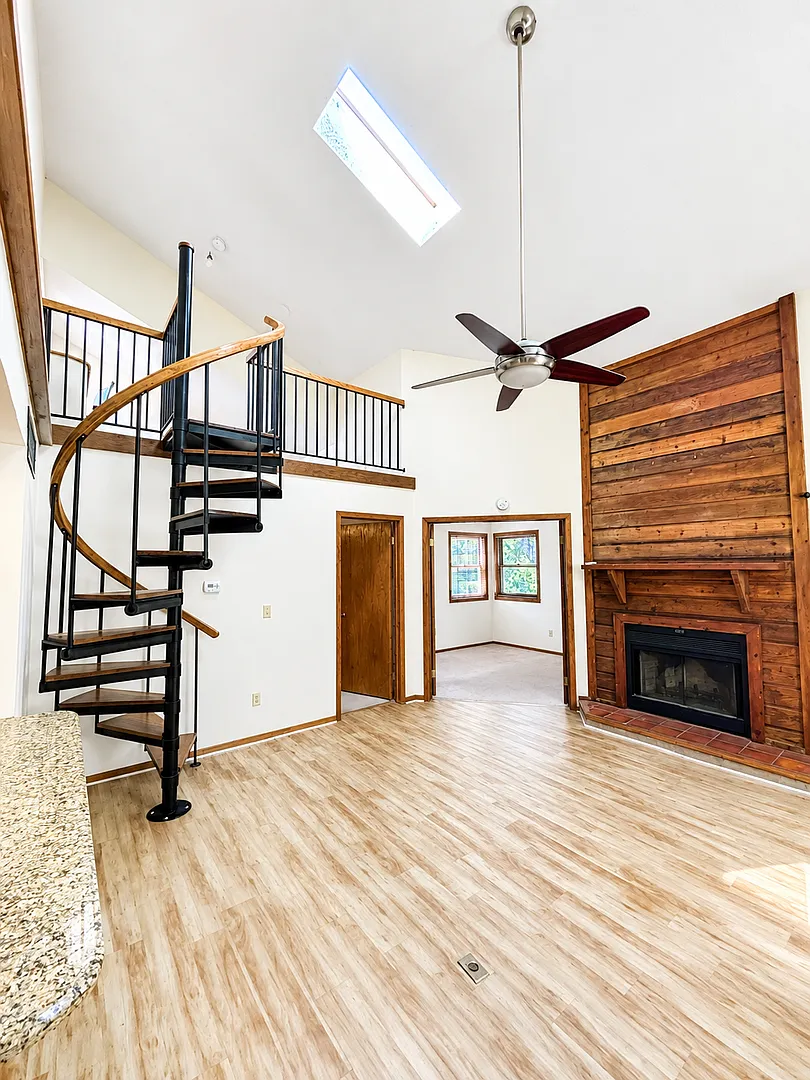 Spacious & Stylish 2-Bedroom + Loft in Prime Boulder Location | Available September 3! — Photo 1