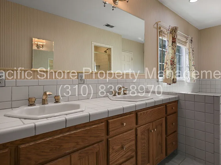 1229 Geneva St — Photo 24