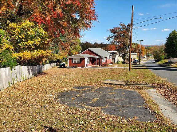 5th image of 115 Galloway St