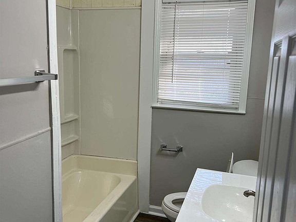 4th image of 60 Azalea Dr