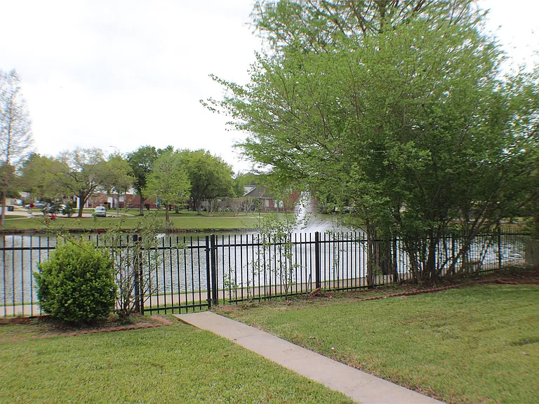 12231 Ashford Park Dr — Photo 47