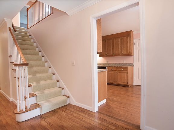 4th image of 58 Lakeview Ave #11