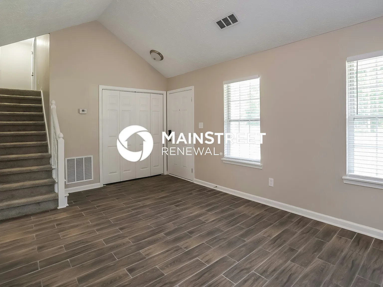 407 Churchill Ct — Photo 2