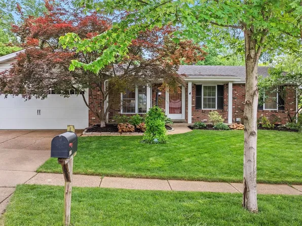 1006 Dorne Dr, Ballwin, MO 63021