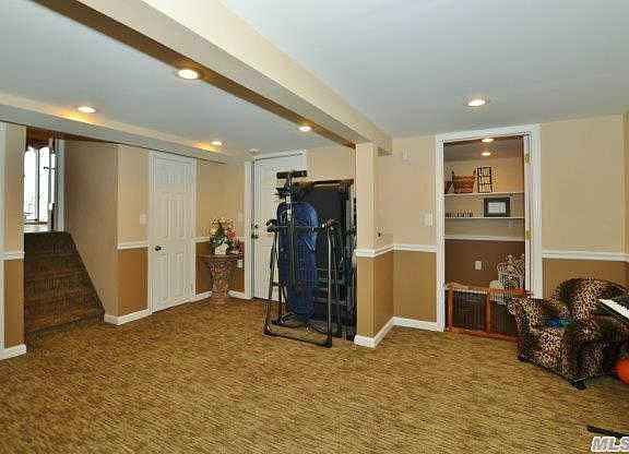 5th image of 5 Magnolia Ln