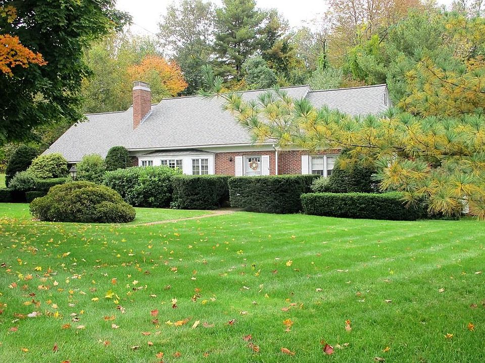 1st image of 33 Wyndhurst Dr