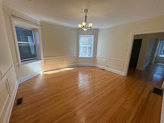 5th image of 5849 N Campbell Ave #1