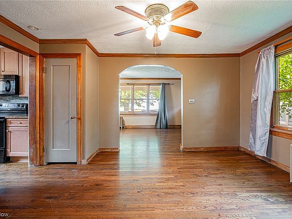 4th image of 2340 Shaw Ave