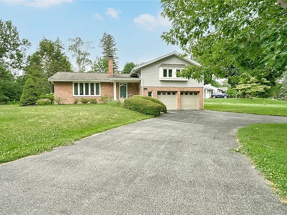 5th image of 395 Ridgemont Dr