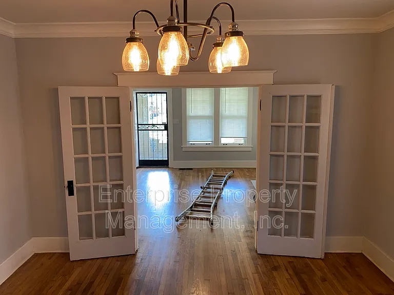 414 N Willett St — Photo 9