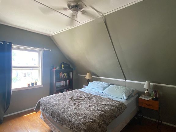 4th image of 2730 N Oakland Ave #A