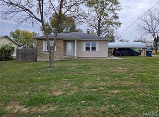 105 S Oak St, Dixon, MO 65459