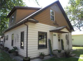 324 4th St W, Roundup, MT 59072