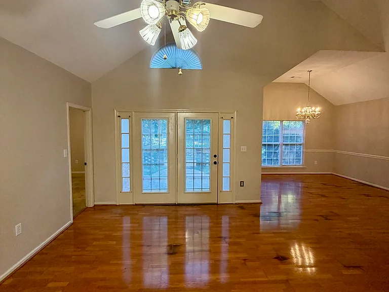 213 Carrington Ln — Photo 19