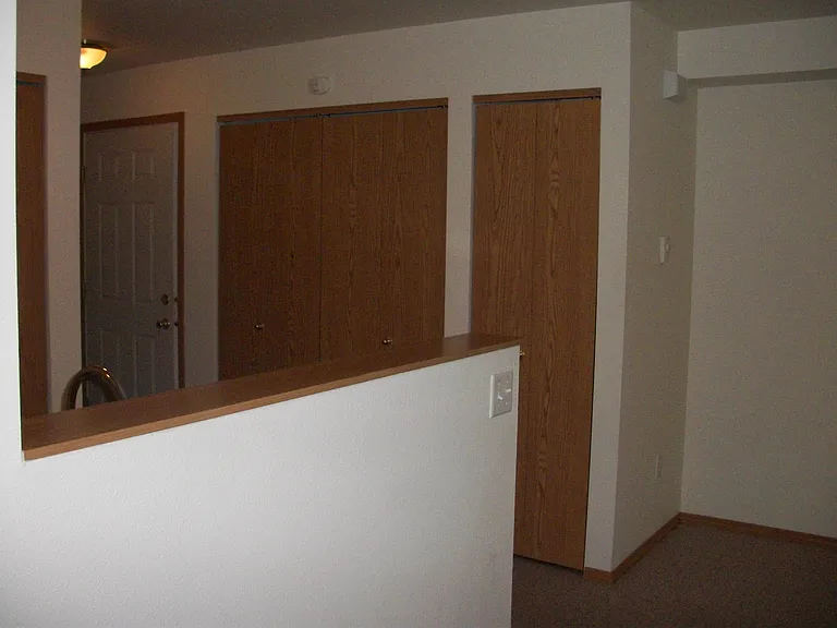 Wolf Glen Apartments — Photo 14