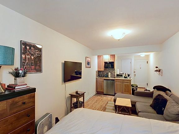 4th image of 310 E 12th St APT 1A