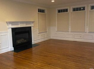 91 W Shore Rd, Huntington, NY 11743