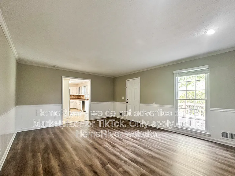 561 Chatham Trl — Photo 12